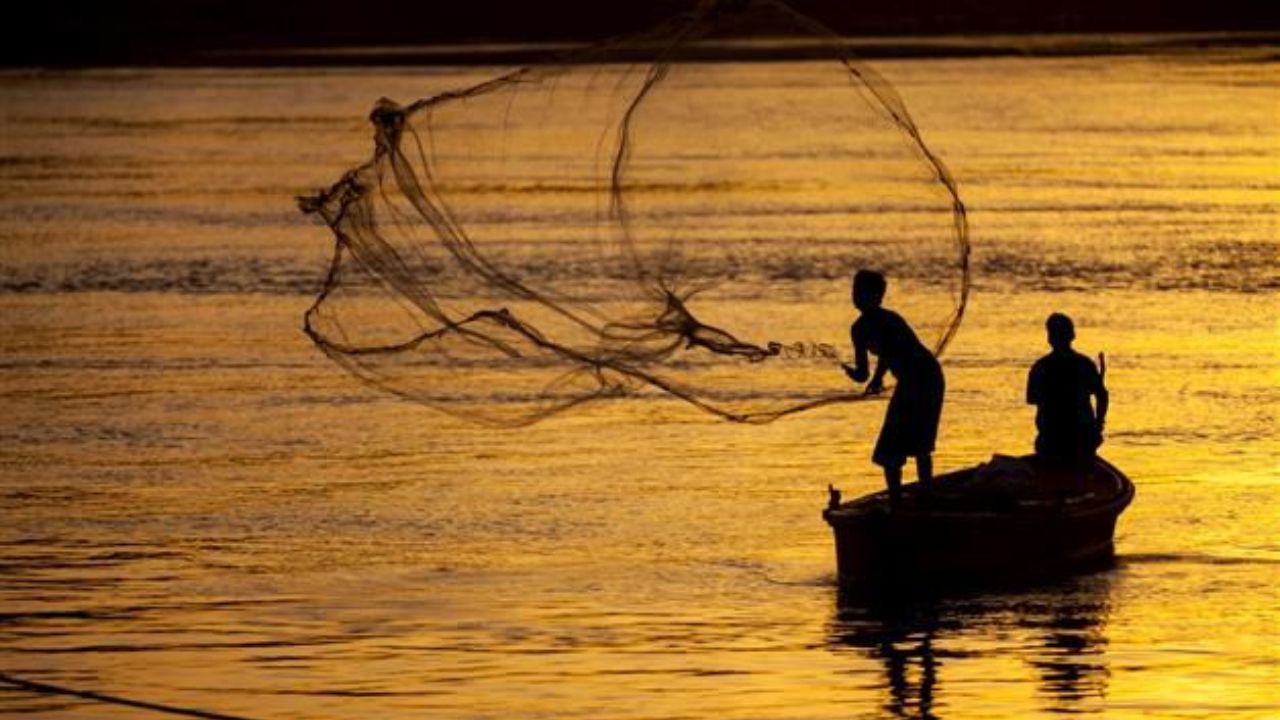 Usthadian Academy / ISRO Unveils Advanced Distress Alert Transmitter For Fishermen | 19 jan 2024 Usthadian Academy / ISRO Unveils Advanced Distress Alert Transmitter For Fishermen
